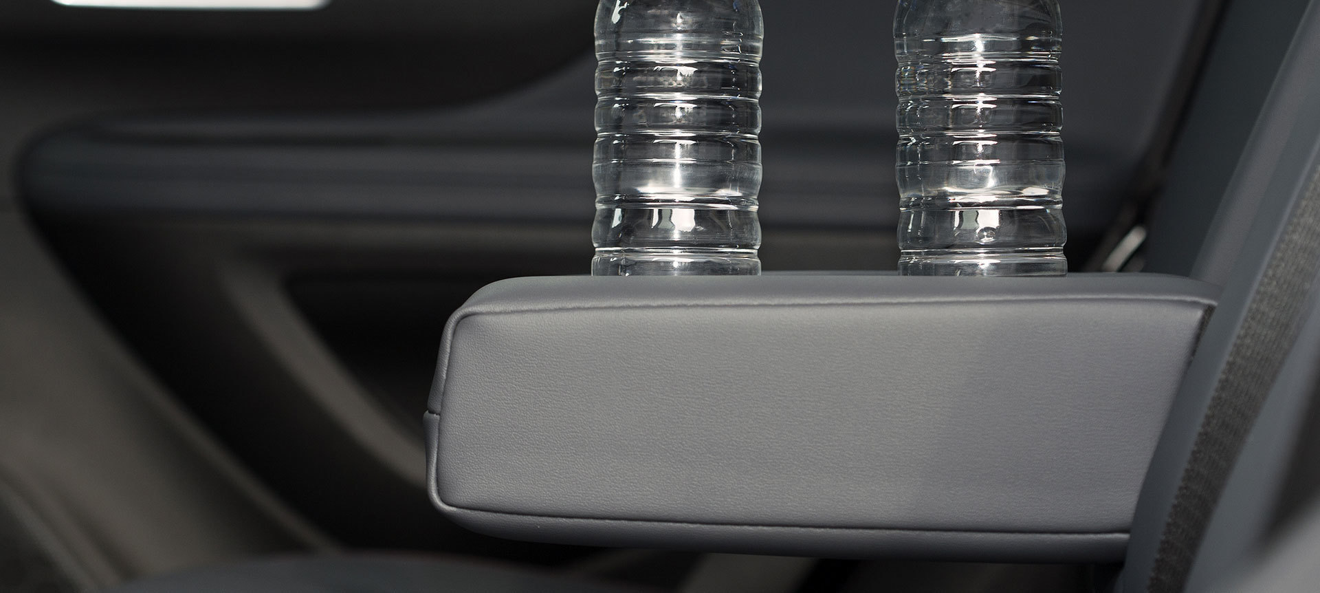 자동차 팔 거치대 암레스트<br>Cozy armrest|다 기능 옵션을 갖춘 편안하고 실용적인 팔 거치대 